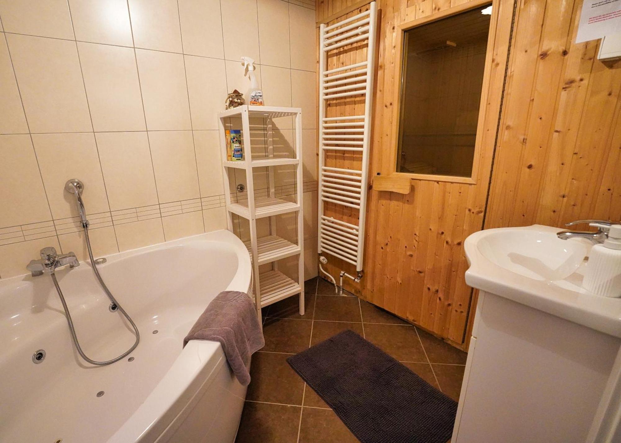 Apartment Mojstrovka With Terrace In City Center Kranjska Gora Exterior foto
